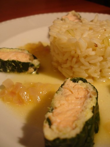 saumon en robe d'épinards et riz pilaf