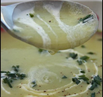 Soupe galloise de poireaux et pommes de terre (leek and potato soup)