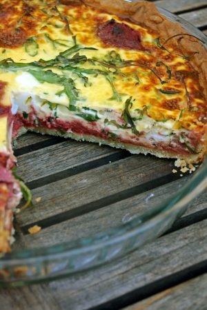 Quiche à la pâte de noix et betterave