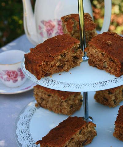 Glamis walnut and date cake (gâteau écossais aux noix)