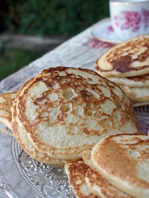 Pikelets ou drop scones (pancakes anglais et écossais)