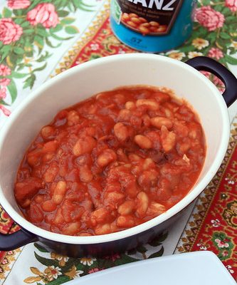 Baked beans maison (haricots blancs à la sauce tomate et malt vinegar)
